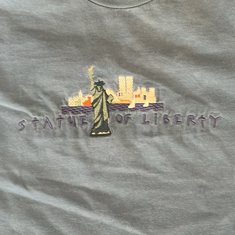 Vintage Suttons Sportswear Statue of Liberty Twin Towers Embroidered Tee